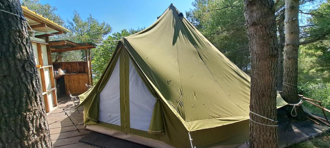 Glamping Bell Tent Robinson 豪华帐篷 Ljubač